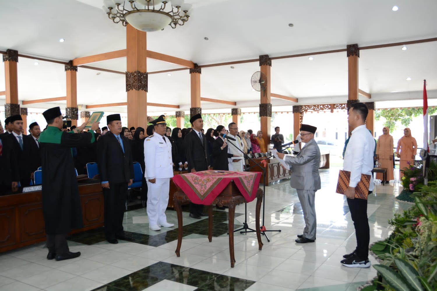 Bupati Situbondo Lantik 130 Pejabat, Dua Orang Eselon II